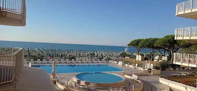 Panfilo Residence Con Piscina Fronte Mare Jesolo 0*,